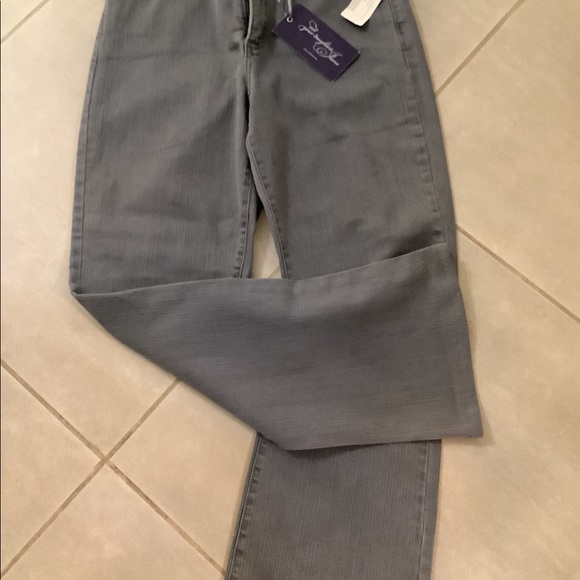 Not Your Daughter’s Jeans .NWT. - Picture 4 of 4